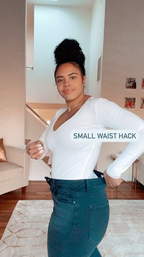 walessa_m on Instagram: Aint nobody gon catch me😏Fashion Hack!!! 😆 If your pants are too big around the waist but good everywhere else, you can save time and money… Big Pants Hack, Pants Too Big Hack, Pants Waist Too Big Hack, Big Pants, Hacks Videos, Clothing Hacks, Save Time, Cargo Pants, What To Wear