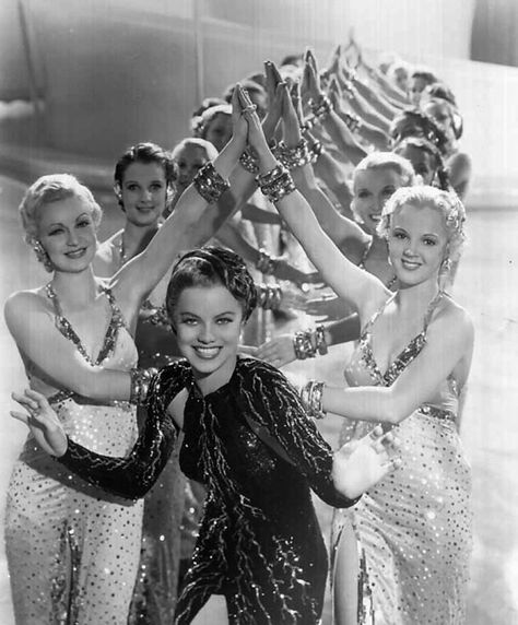 The Tinseltown Twins on Twitter: "Dona Drake with the Goldwyn Girls in Strike Me Pink (1936). #ClassicGirlOfTheWeek #DonaDrake… " Dona Drake, Hollywood Golden Era, Classic Hollywood Glamour, Hollywood Cinema, Female Dancers, Pink Images, Black Hollywood, Classic Actresses, Feminine Art