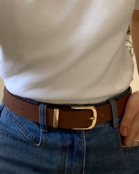 🤎 ELESELFCARE 🤎 on Instagram: “outfit of the day 🤍🤎💙 #ootd #ootdfashion #ootdinspiration” Light Brown Belt Outfit, All Black Outfit Brown Belt, Thick Leather Belt Outfit, Womens Belt Outfit, Brown Belt Outfit Women, Belt Outfits For Women, Brown Belt Outfit, Black Belt Outfit, Belts Aesthetic