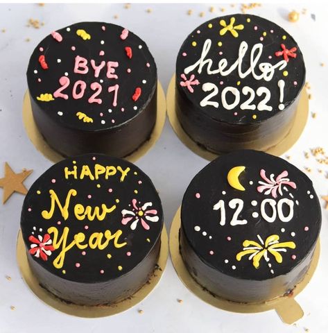 Simple New Year Cake Design, New Year Cake Designs, Bento Cake Design, New Year's Cake, Bento Cake, Cake, Quick Saves, Design