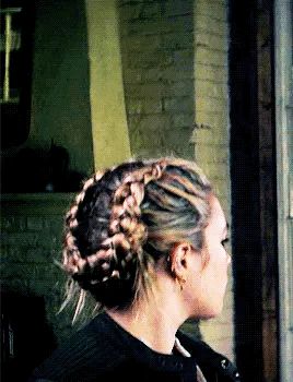 Female Villain Hairstyles, Yelena Belova Braid Hairstyle, Yelena Braids, Yelena Belova Braids, Yelena Hairstyle, Archery Hairstyles, Spy Hairstyles, Female Warrior Hairstyles, Yelena Belova Hair