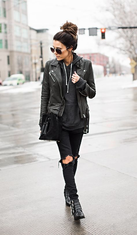 How to Style a Leather Jacket | The Everygirl Rocker Girl Outfits, Rock Chic Outfits, Outfit Nero, Pakaian Crop Top, Rocker Chic Style, Gothic Mode, Vestiti Edgy, Rocker Outfit, Mode Rock