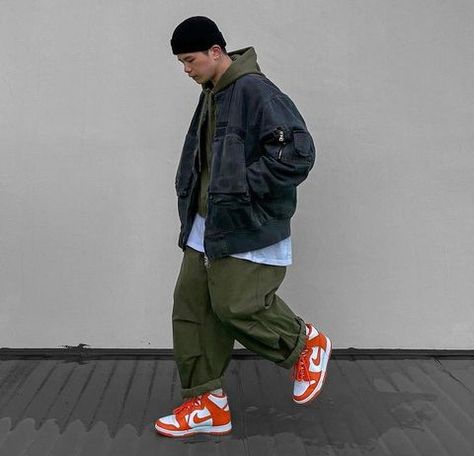 Japan Fashion Street Men, Nike Dunk Outfit, Streetwear Lookbook, Mens Outdoor Fashion, Mens Outdoor Clothing, Fashion Silhouette, Winter Streetwear, Mens Trendy Outfits, Street Style Outfits Men