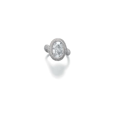 Chopard High Jewelry, Chopard Diamond Ring, Chopard Ring, Minimal Rings, Obx Dr, Oval Diamond Ring, International Jewelry, Ladies Diamond Rings, Art Old