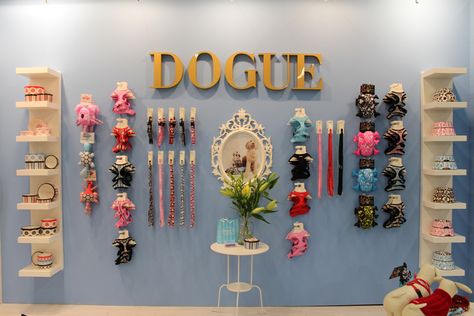 Pet Shop Design Interior, Dog Grooming Salon Decor, Dog Boutique Ideas, Dog Brands, Dog Daycare Business, Pet Store Design, Designer Dog Accessories, Pet Store Ideas, Pet Grooming Business