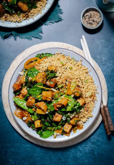 Hoisin & Chilli Tofu Stir Fry with Tomato & Chilli Couscous - Ainsley Harriott Ainsley Harriot, Chilli Tofu, Tofu Stir Fry, Vinegar And Honey, Spring Onion, Sriracha, Sesame Seeds, Couscous, Stir Fry