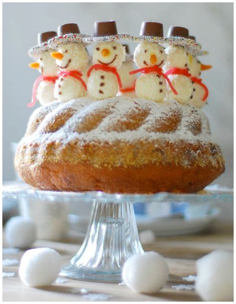 Snowman cake Southern Holiday Recipes, Carrot Bundt Cake, Vegetarian Holiday Recipes, Winter Torte, Birthday 21, Holiday Baking Recipes, Holiday Party Foods, Holiday Cakes, Cake Decorating Supplies