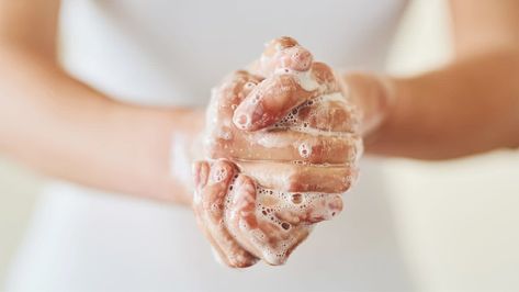 The Hand-Washing Technique That Keeps You Healthy - Consumer Reports Hand Washing Technique, Alcohol En Gel, Food Poisoning, Exfoliating Soap, Raw Sugar, Hand Hygiene, Autoimmune Disease, Dry Hands, Cooking Tips