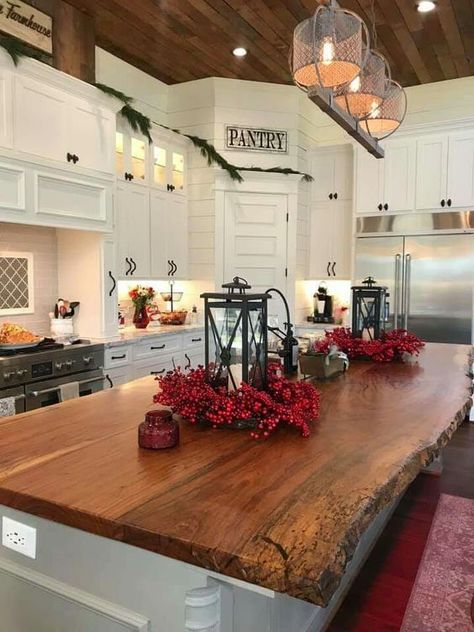 Wooden Counter Tops, Dapur Rustic, Model Dapur, Lights Wallpaper, Farmhouse Kitchen Island, Kitchen Island Decor, Wooden Counter, Beautiful Houses Interior, Rustic Kitchen Design