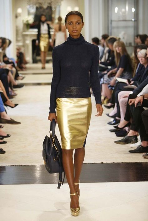 Shop this look on Lookastic:  https://lookastic.com/women/looks/black-turtleneck-gold-pencil-skirt-gold-pumps-black-bucket-bag/5591  — Black Turtleneck  — Gold Pencil Skirt  — Black Leather Bucket Bag  — Gold Leather Pumps Ralph Lauren Resort, Black And Gold Outfit, Gold Pencil Skirt, Outfit Elegantes, Gold Skirt, Gold Outfit, Ralph Lauren Style, Couture Mode, Looks Black