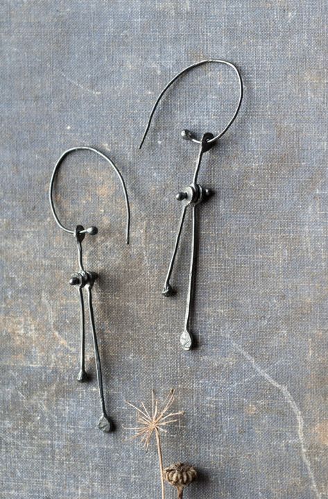 Kinetic Earrings, Rivet Jewelry, Kinetic Jewelry, Hammered Jewelry, Long Silver Earrings, Bijoux Fil Aluminium, Botanical Earrings, Abstract Earrings, Long Light