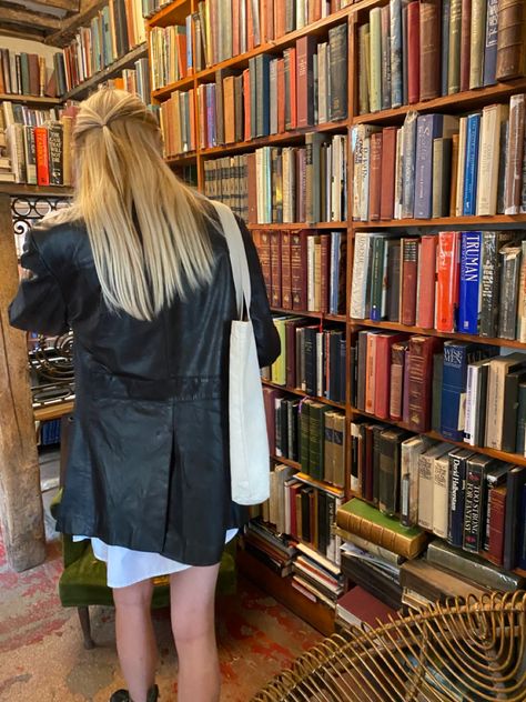 Worm Aesthetic, Literature Aesthetic, Ideal Lifestyle, Shakespeare And Company, Book Stores, Downtown Girl, Book Worm, San Fran, Sweet Nothings