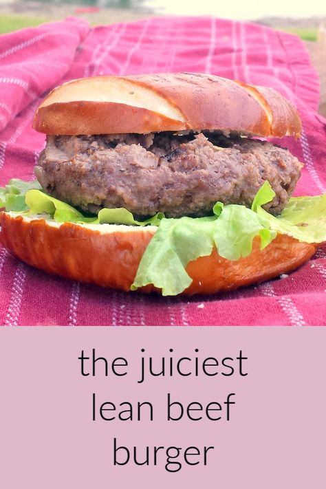 Juiciest Lean Beef Burgers Lean Burger Recipes, Bbq Hamburgers, Healthy Barbecue, Healthy Burger Recipes, Burger Recipes Beef, How To Make Hamburgers, Juicy Hamburgers, Hamburgers Grilled, Healthy Burger