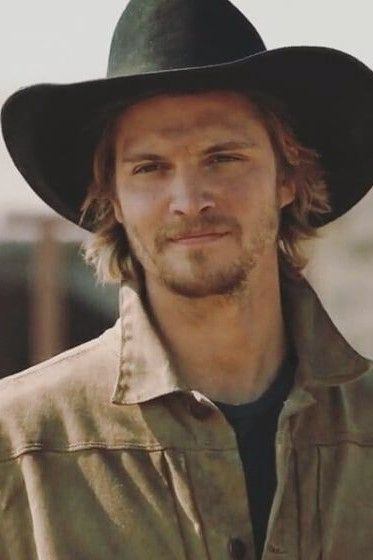 Kacey Dutton, Kayce Dutton, Yellowstone Series, Ig Followers, Luke Grimes, Cole Hauser, Cowboy Aesthetic, Soap Stars, Ensemble Cast