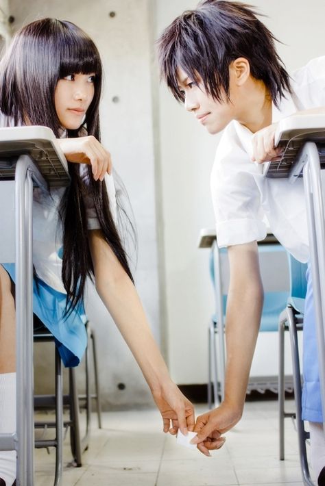 Kimi ni Todoke's Kuronuma Sawako and Kazehaya Shouta Cosplay Sawako Cosplay, Shota Kazehaya, Japanese Couple, Couple Cosplay, Cosplay Photography, Epic Cosplay, Cosplay Tutorial, Anime Figurines, Amazing Cosplay