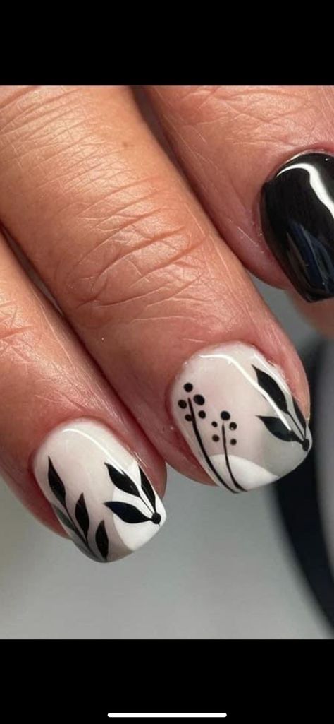 Black Flower Nail Designs, Nails Floral, Flower Nail Designs, Flower Nail, Black Flower, Flower Nails, Black Nails, Nail Ideas, Acrylic Nails