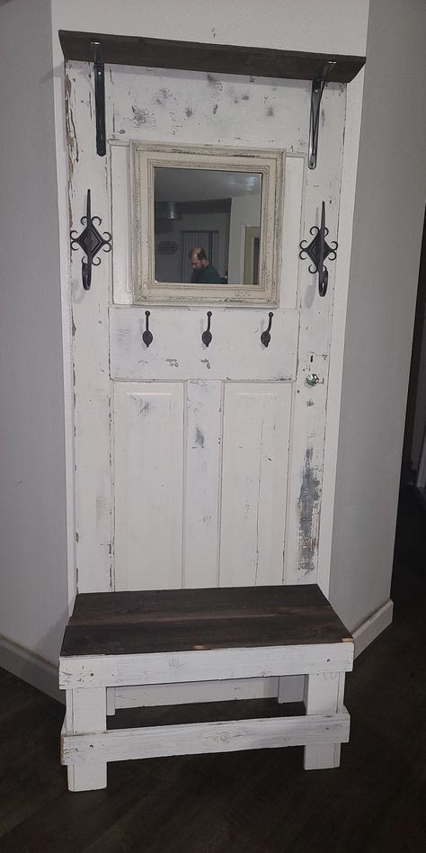 Old Door Ideas Repurposed, Old Door Decorating Ideas, Old Door Decor, Old Door Projects, Recycled Door, Hall Trees, Diy Storage Bench, Wood Table Diy, Door Crafts