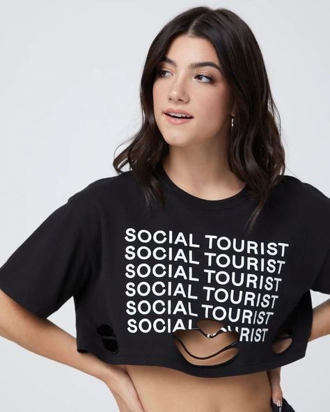 charli and Dixie social tourist pictures, follow for more . 🤍♟️ ~ #cgvonii #cgvonii_ #charlidamelio #dixiedamelio #socialtourist #foryou #foryoupage #viral #xyzbca #fyp #fypシ #fypp #blowup - Tourist Clothes, Charlie D'amelio Rares Pics, Social Tourist, Abercrombie Girls, Charli Damelio Photos, Charli D'amelio Rare, Oversized Graphic Tee, Mia 3, Famous Americans