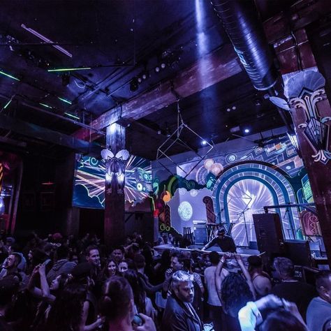 10 Best Clubs In San Francisco For An Epic Night Out Nightlife Club, Ny Style Pizza, San Francisco At Night, Bay Area California, Edm Music, Aerial Acrobatics, Epic Party, R&b Music, Cat Club