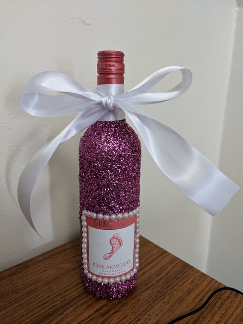 21 birthday sparkley pink extra barefoot wine bottle Glitter Wine Bottles, Decorated Liquor Bottles, Pink Moscato, Decorated Bottle, 21 Birthday, Wine Table, Glitter Wine, Birthday Wine, Wine Decor