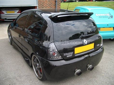 renault-clio-2004-audio-install-002 Clio Rs, Jl Audio, Hatchbacks, French Cars, Black Piano, Custom Boots, Car Audio, Drag Racing, Motorhome