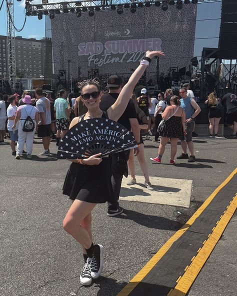 don’t rain on my (mayday) parade Not gonna lie, having #sadsummerfest being rescheduled to the day before your bday was a pretty sweet gig 😉🥳 see ya next year? which bands were your favorite live??🤘 Outfit Deets: ⛓️‍💥Sneakers: @converse / @journeys ⛓️‍💥Literally everything else: @amazon / @amazonfashion ——— #alternative #alternativeblogger #musicblogger #altmusic #alt #poppunk #poppunkmusic #altrock #altrockmusic #concertseason #musicfestivals #festivaloutfits #allblackoutfit #altgirlso... Pop Punk Music, Jamie Rose, Summer Fest, Mayday Parade, Alt Rock, Sneakers Converse, Emo Music, See Ya, Alt Girl