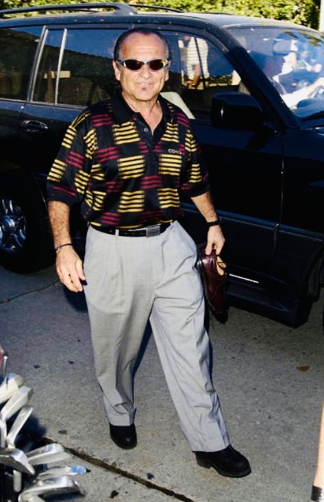 (October 20, 2003): Legendary and Phenomenal Actor Joe Pesci during the 5th Annual Elizabeth Glaser Pediatric AIDS Foundation Celebrity Golf Classic at the Riviera Country Club in Pacific Palisades, CA. Photo by [SGranitz]. Actor Joe Pesci looking good as always.”💋❤️💋 Sopranos Outfit Ideas Men, The Sopranos Outfits, Sopranos Fashion, Sopranos Outfits, Bigger Men Fashion, Mafia Fashion, Big Burger, Hawaiian Shirt Outfit, Joe Pesci