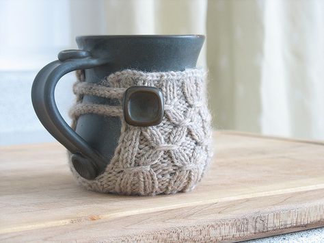 Perfect shape for a Mug Revolution mug? Fancy Tea Cups, Knit Coffee Cozy, Mug Cozy, Hot Chocolate Mug, Cup Cozy, Knitted Wit, Crochet Motifs, Coffee Cozy, Cafe Bar