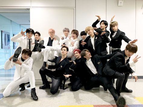 NCT DREAM on Twitter: "#가요대제전💚  #NCT #NCTDREAM #StrayKids… " Felix Lee, Group Photos, Kpop Boy, Kpop Groups, A Group, Kpop Memes, K Idols, Real People, Bts Memes