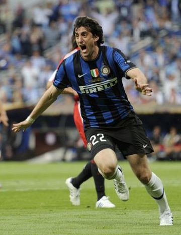 Gabriel Milito Ucl Final, Good Soccer Players, Football Stickers, Blue Football, Soccer Guys, World Football, European Football, Football Pictures, Leo Messi