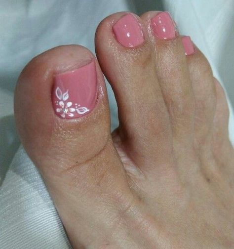 Pink Pedicure With Design, Pink Floral Pedicure, Pedicure Flowers Toenails, Flower Design Pedicure, Pink Toes With Flower Design, Hawaiian Pedicure Ideas, Floral Pedicure Designs, Flowers On Toe Nails, Toe Flower Designs