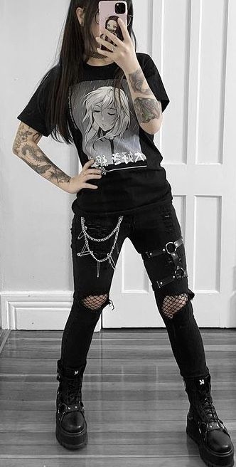 Clothes For Going Out, Emo Outfits For Women, Hipster Goth Outfits, Metalcore Outfit Women, 90s Goth Outfits Grunge, Metalcore Aesthetic Outfit, Emo Female Outfits, Alternative Goth Outfits, Summer Goth Aesthetic