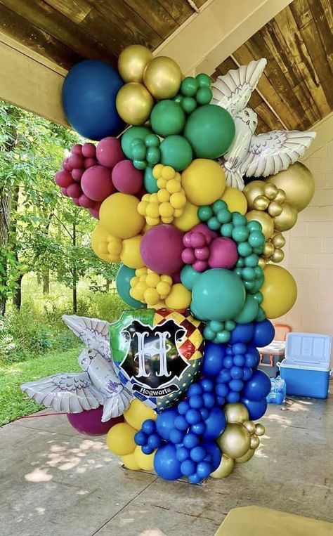 Harry Potter Balloon Art, Hogwarts Balloon Garland, Harry Potter Birthday Balloons, Harry Potter Balloon Garland, Harry Potter Birthday Party Ideas Kids, Harry Potter Balloon Arch, Harry Potter Balloon Garland Baby Shower, Baloon Garland Harry Potter, Harry Potter Balloons