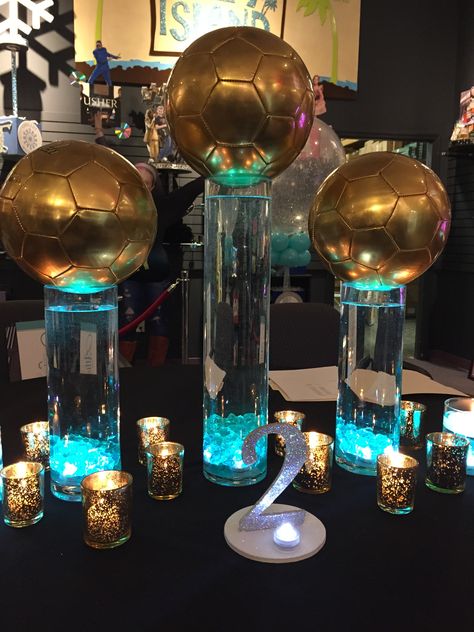 Soccer Ball Centerpiece Ideas, Sports Gala Decoration Ideas, Soccer Banquet Centerpieces High Schools, High School Sports Banquet Centerpieces, Volleyball Centerpieces, Soccer Banquet Centerpieces, Soccer Centerpieces Banquet, Simple Sports Banquet Centerpieces, Elegant Football Banquet Centerpieces