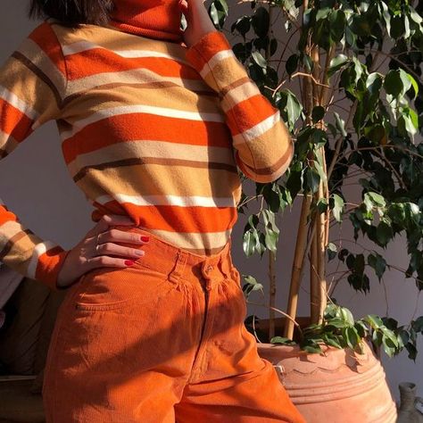 Velma Dinkley, Wallpaper Inspiration, Orange Outfit, Orange Aesthetic, Mode Vintage, Looks Style, Audrey Hepburn, Looks Vintage, Aesthetic Outfits