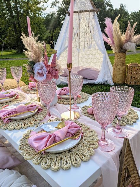 Picnic Table Decor, Picnic Party Decorations, Picnic Inspo, Team Ideas, Picnic Birthday Party, Backyard Birthday, Picnic Inspiration, Tafel Decor, Tea Ideas