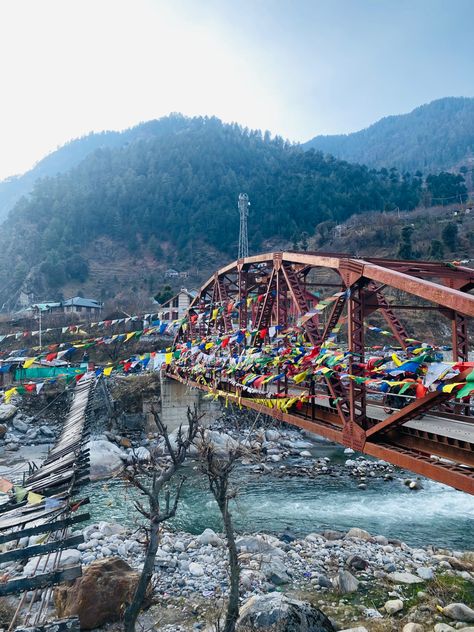 #manali #manalidiaries #besttrip Manali Aesthetic, Kulu Manali, Manali Trip, Kullu Manali, Travel Photoshoot, Friendship Photography, Mountains Aesthetic, Adventure Travel Explore, Travel Pictures Poses