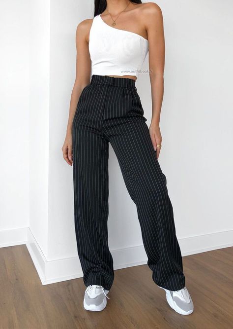 Pantalón de rayas 
Pantalón pinstripe 
Formal 
Top de un hombro 
Top blanco 
Tennis Stripe Pants Outfit, Causual Outfits, Pantalon Large, Basic Outfits, Casual Style Outfits, Teen Fashion Outfits, Elegant Outfit, Striped Pants, Outfits Casuales