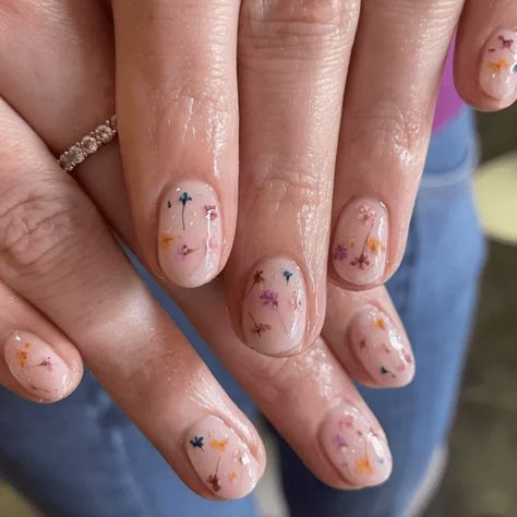 Milk Bath Nails Are the Ethereal Manicure of Our Dreams Milk Bath Nails, Short Nail Manicure, Hello Nails, Shiny Nails, Pink And Blue Flowers, Milk Bath, Dry Nails, Accent Nails, Nail Shapes