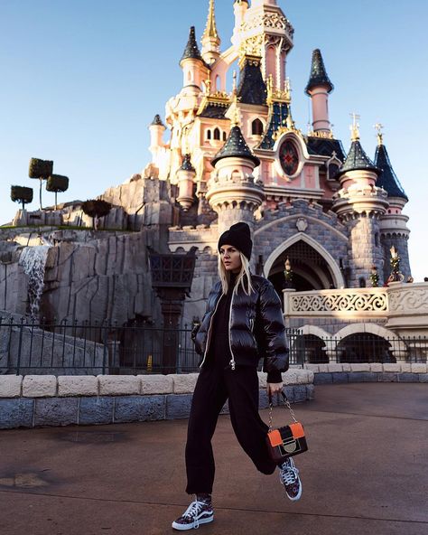 Disneyland Paris Outfit Winter, Disney World Outfits Fall, Paris Outfits Winter, Florida Outfits Vacation, Disney Outfits Winter, Disney Winter Outfits, Disneyland Outfit Winter, Disney Outfits Women, Disney Parque