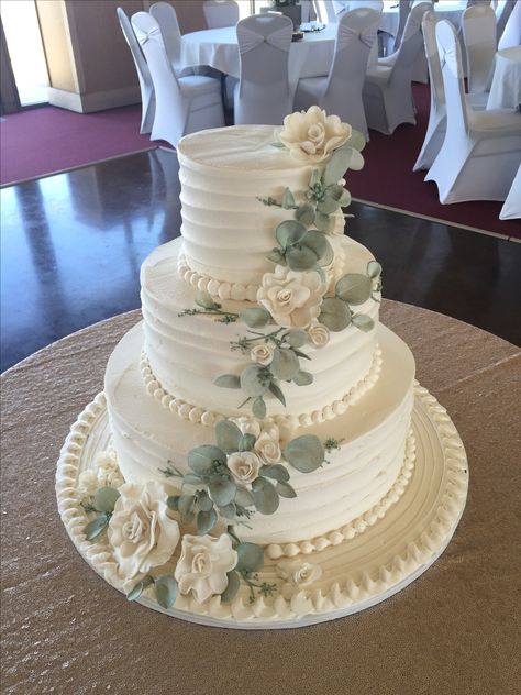 Wedding Cake Light Green, Sage Quince Cake, Sage Color Quinceanera, Sage Theme Wedding Cake, Quince Cakes Sage Green, Sage Green Quinceanera Theme Cake, Sage Green Quinceanera Centerpieces, Sage Green Xv Dresses, Sage Green Quinceanera Cake