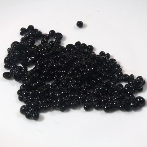 Balsamic Vinegar Pearls Make Balsamic Vinegar, Fruit Pearls, Appetizers Vegetable, Fruit Caviar, Foraged Recipes, Chakra Foods, Filipino Appetizers, Balsamic Pearls, Salty Tart