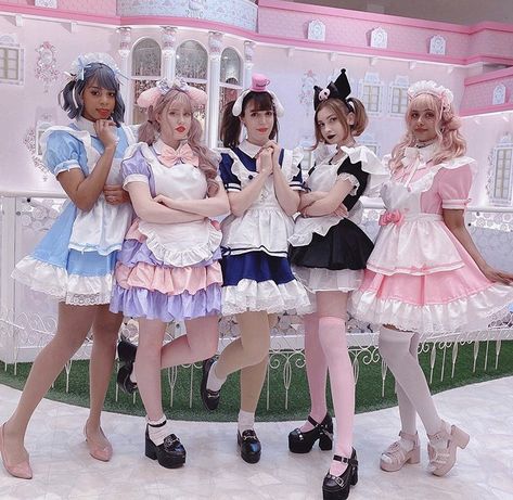 Butler Cafe, Cafe Uniform, Maid Cafe, Kitty Cafe, Chefs Kiss, Maid Cosplay, Maid Sama, Cafe Style, Maid Outfit