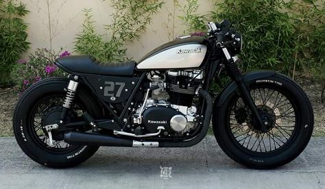 Kawasaki Classic, Motor Cafe Racer, Kawasaki Cafe Racer, Custom Bikes Cafe Racers, Brat Bike, Suzuki Cafe Racer, Cafe Racer Moto, Biker Photography, Bobber Style