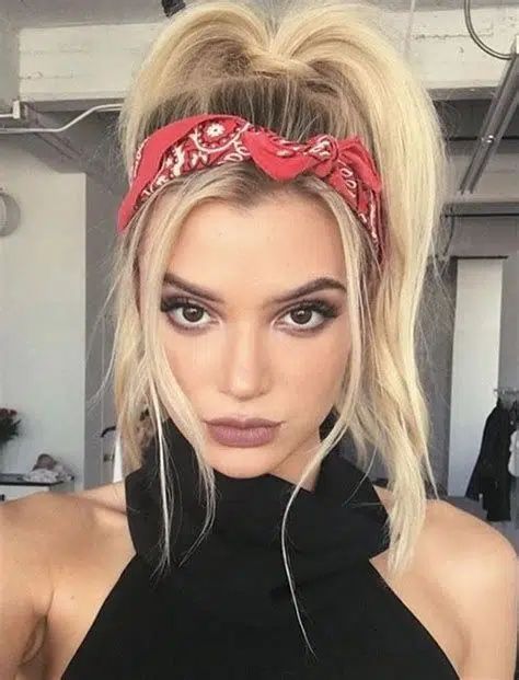 30+ Gorgeous Bandana Hairstyles You Can Try Today Alissa Violet Hair, Emo Hairstyle, Alissa Violet, Ponytail Girl, Chic Fashionista, Violet Hair, 80s Hair, A Ponytail, Festival Hair