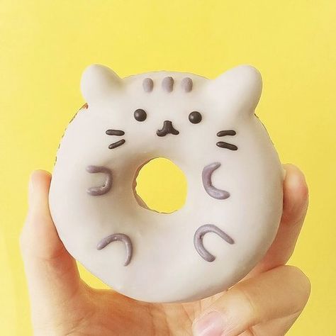 Pusheen The Cat Donut. Pusheen Birthday, Donut Cat, Kawaii Dessert, Cute Donuts, ดินปั้น Polymer Clay, Cute Baking, Delicious Donuts, Cat Cake, Baked Donuts