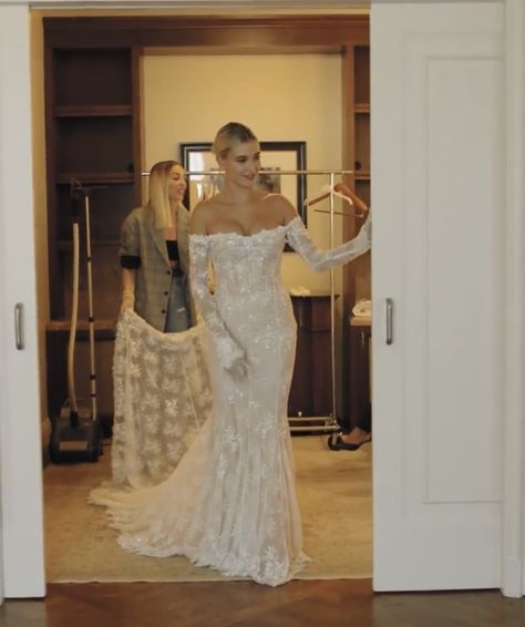 Hailey Bieber Wedding Dress, Bieber Wedding, Hailey Bieber Wedding, Pretty Gif, Palmetto Bluff, Wedding Preparation, Bob Styles, Small Wedding, Wedding Outfit