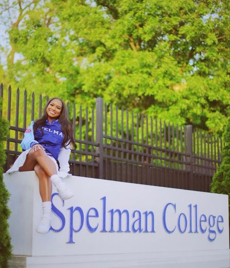 Spellman College Aesthetic, Spelman College Photoshoot, Spellman College, Hbcu Life, College Announcements, College Vision Board, Spelman College, College Looks, Senior Photo Outfits