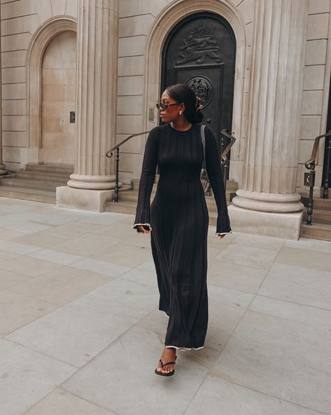 A black maxi dress! Wearing Dress @dissh Black Outfits Summer, Modest Black Dress, Looks Pinterest, Summer Black Dress, Black Outfits, Summer Black, Black Maxi, Outfits Summer, Black Midi Dress