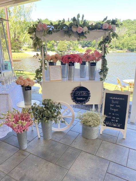 Flower Cart Party Favor, Flower Shop Theme Party, Rose Garden Bridal Shower Party Ideas, Bridal Shower Floral Bar, Flower Station Wedding, Bridal Shower Tea Party Backdrop, Vintage Garden Bridal Shower Ideas, Bouquet Station Party, Bridal Shower Flower Bar Cart